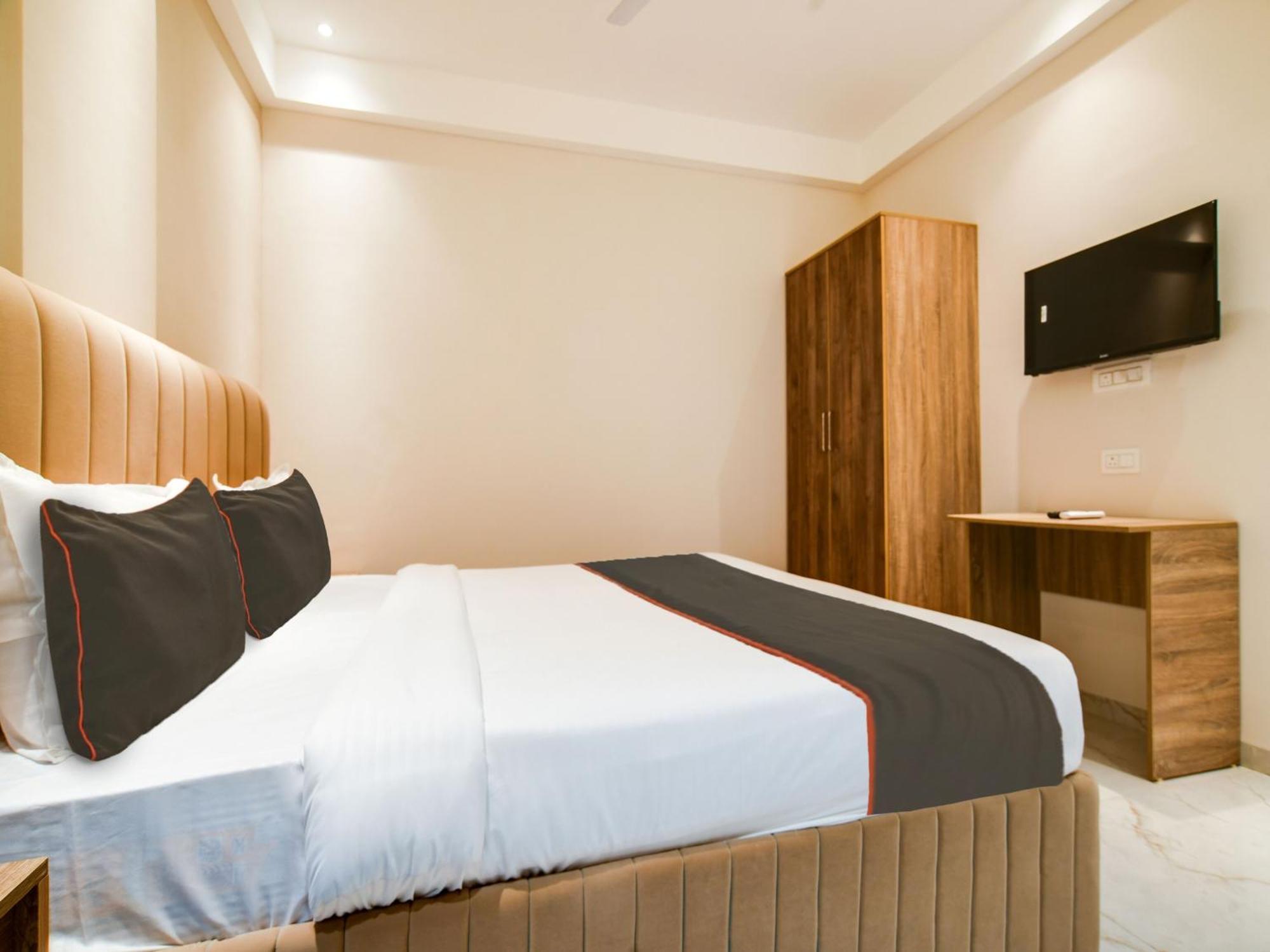 Collection O Hotel Mint إندور المظهر الخارجي الصورة