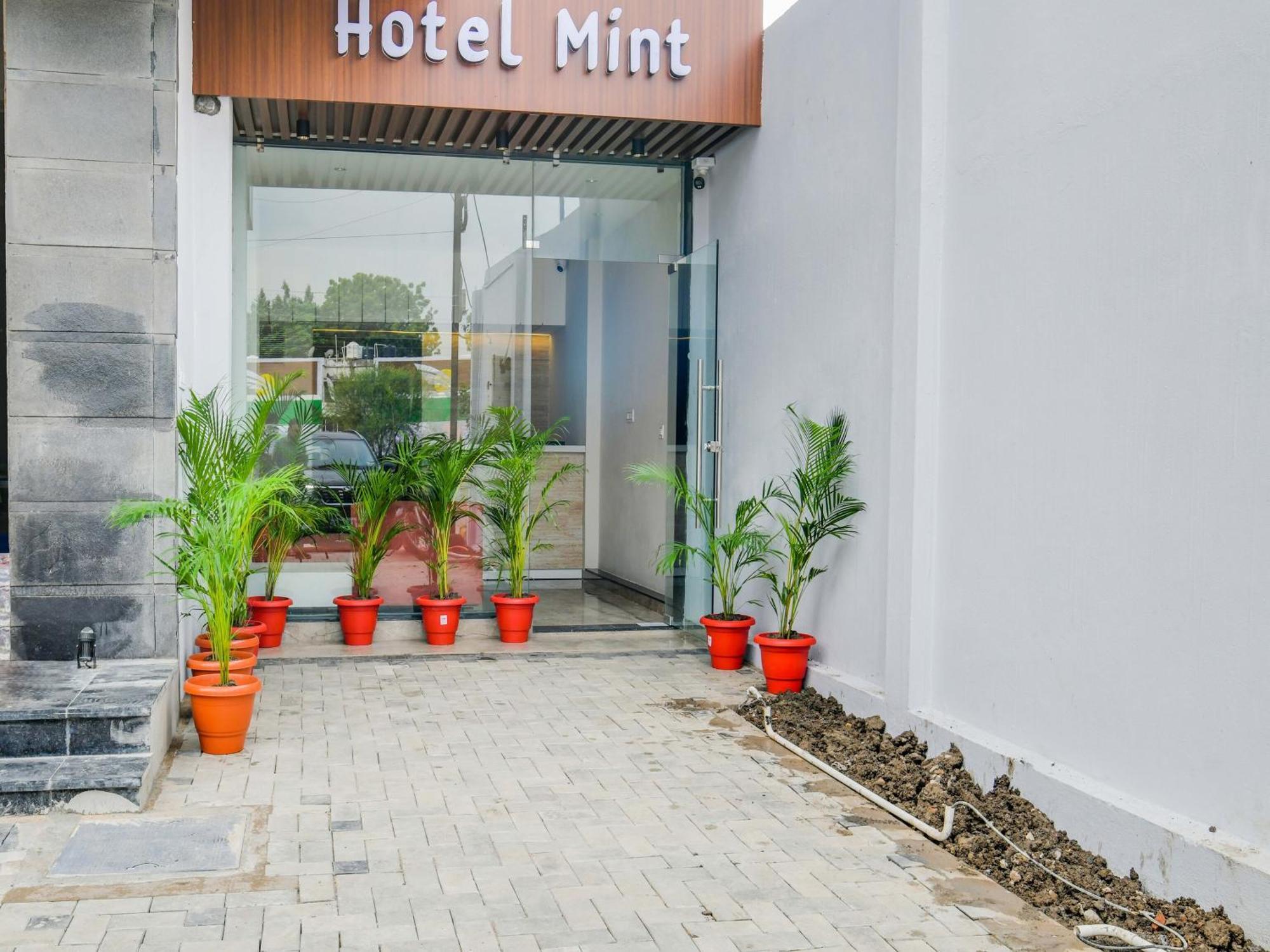 Collection O Hotel Mint إندور المظهر الخارجي الصورة