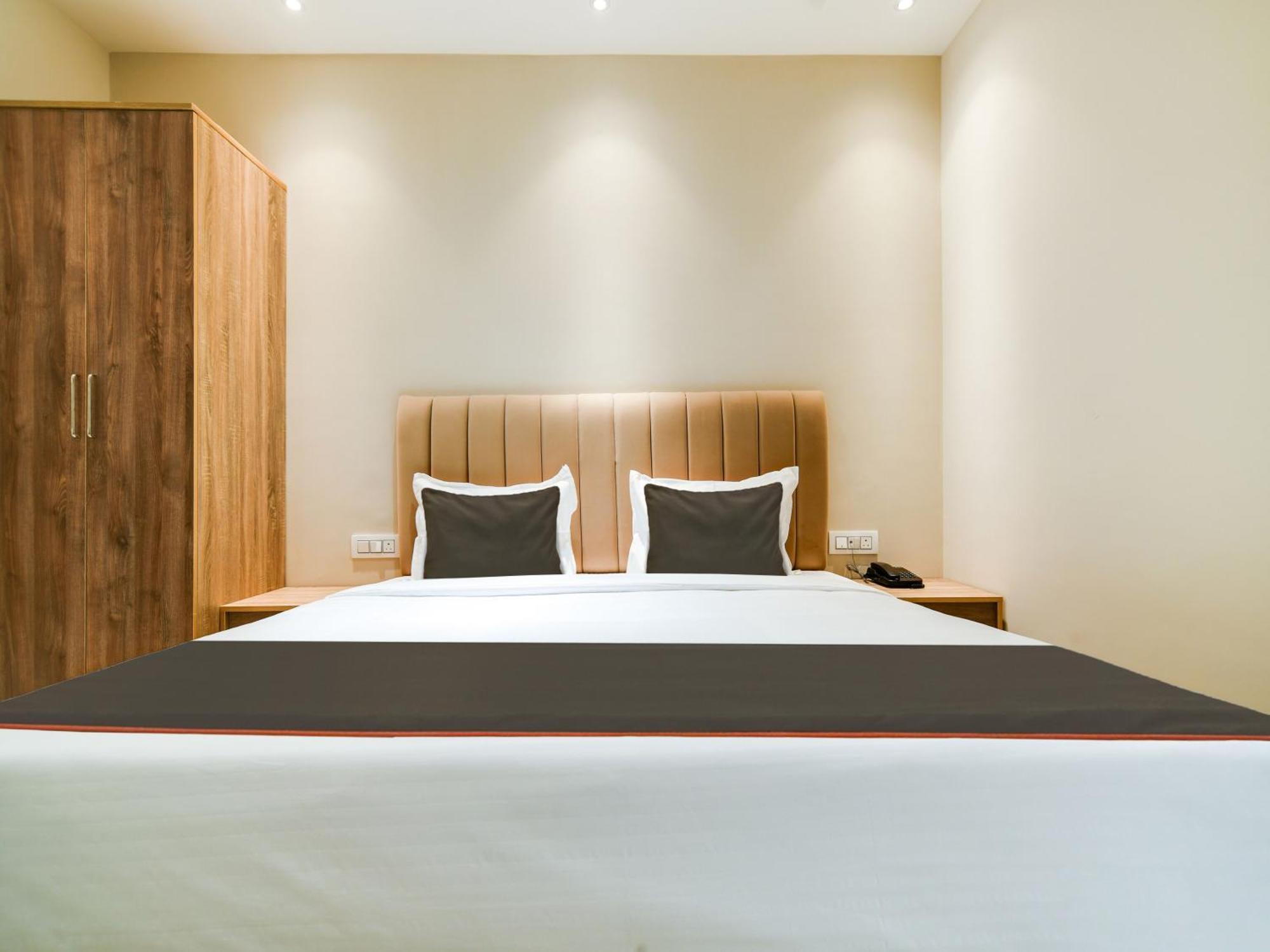 Collection O Hotel Mint إندور المظهر الخارجي الصورة
